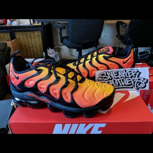 Vapormax plus - Picture 2 of 3